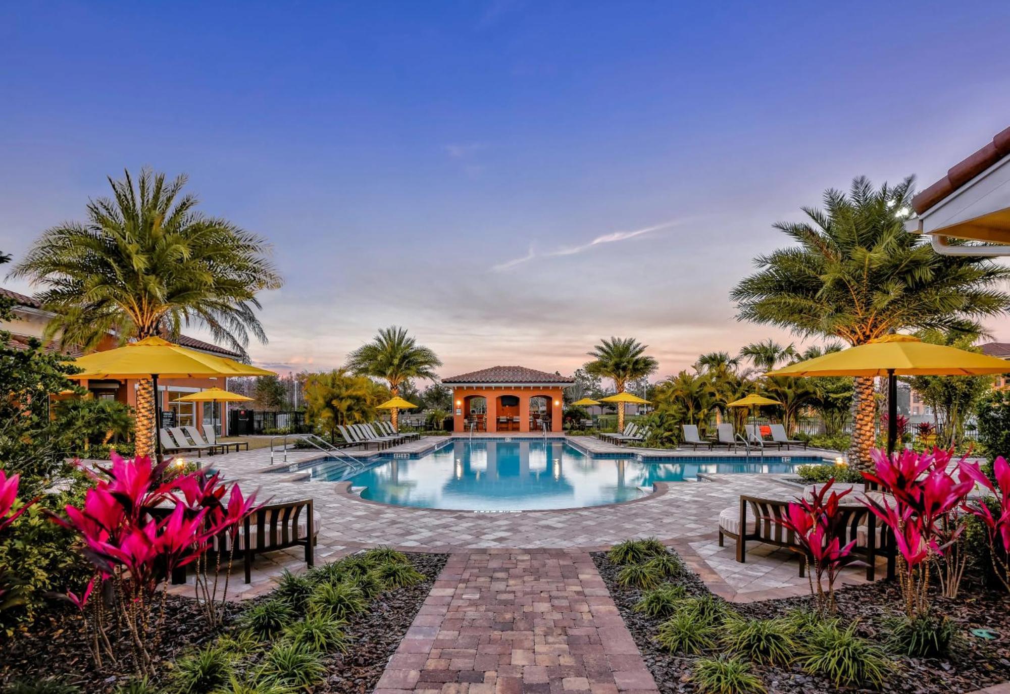 Entire With Relaxing King Bed, Pets Welcome, 15 Min To Parks, Resort-style Amenities Apartment Kissimmee