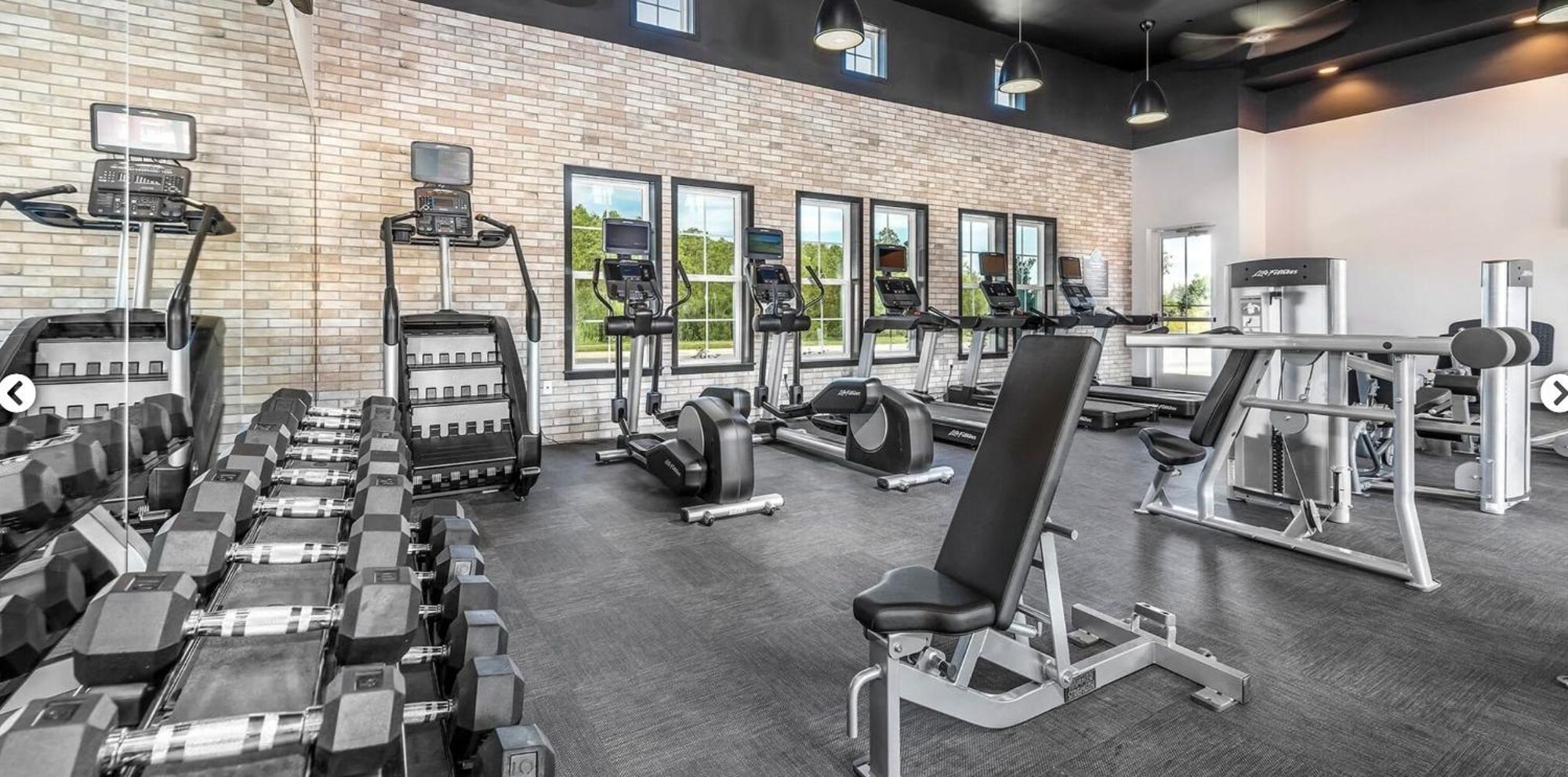 Entire With Relaxing King Bed, Pets Welcome, 15 Min To Parks, Resort-style Amenities *