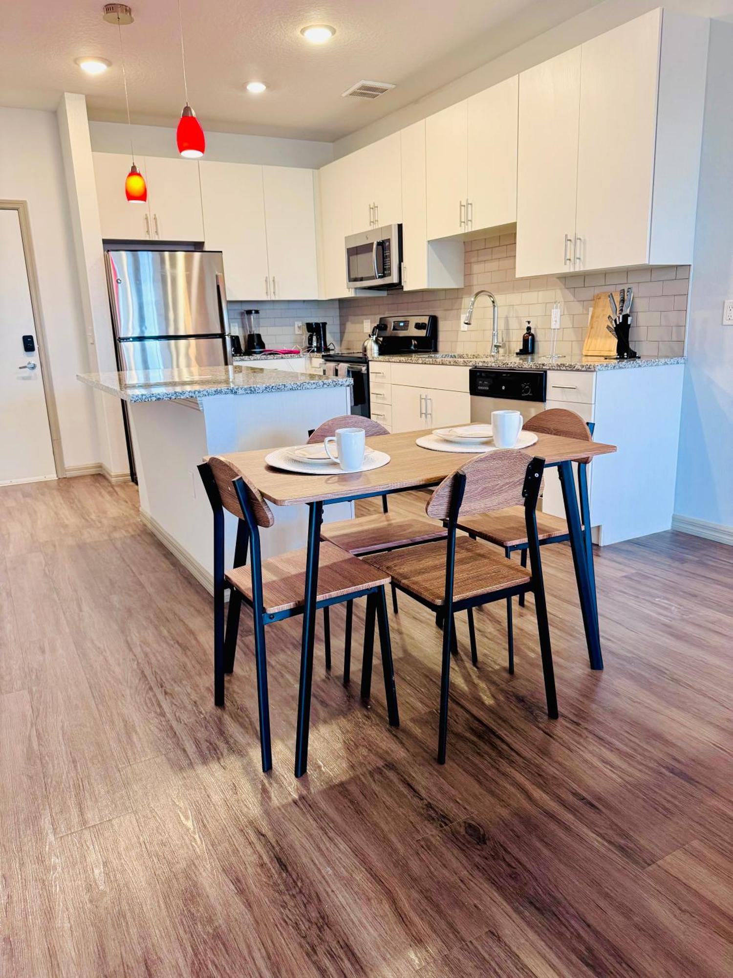 Apartment Entire With Relaxing King Bed, Pets Welcome, 15 Min To Parks, Resort-style Amenities Kissimmee