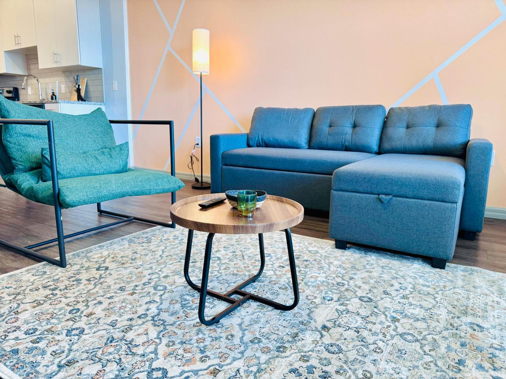 Entire With Relaxing King Bed, Pets Welcome, 15 Min To Parks, Resort-style Amenities Apartment