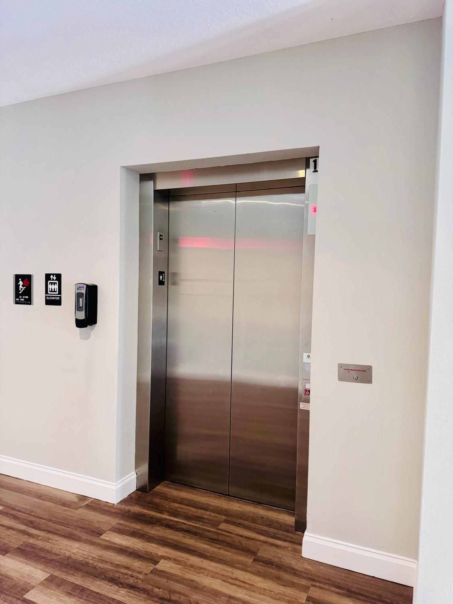Apartment Entire With Relaxing King Bed, Pets Welcome, 15 Min To Parks, Resort-style Amenities