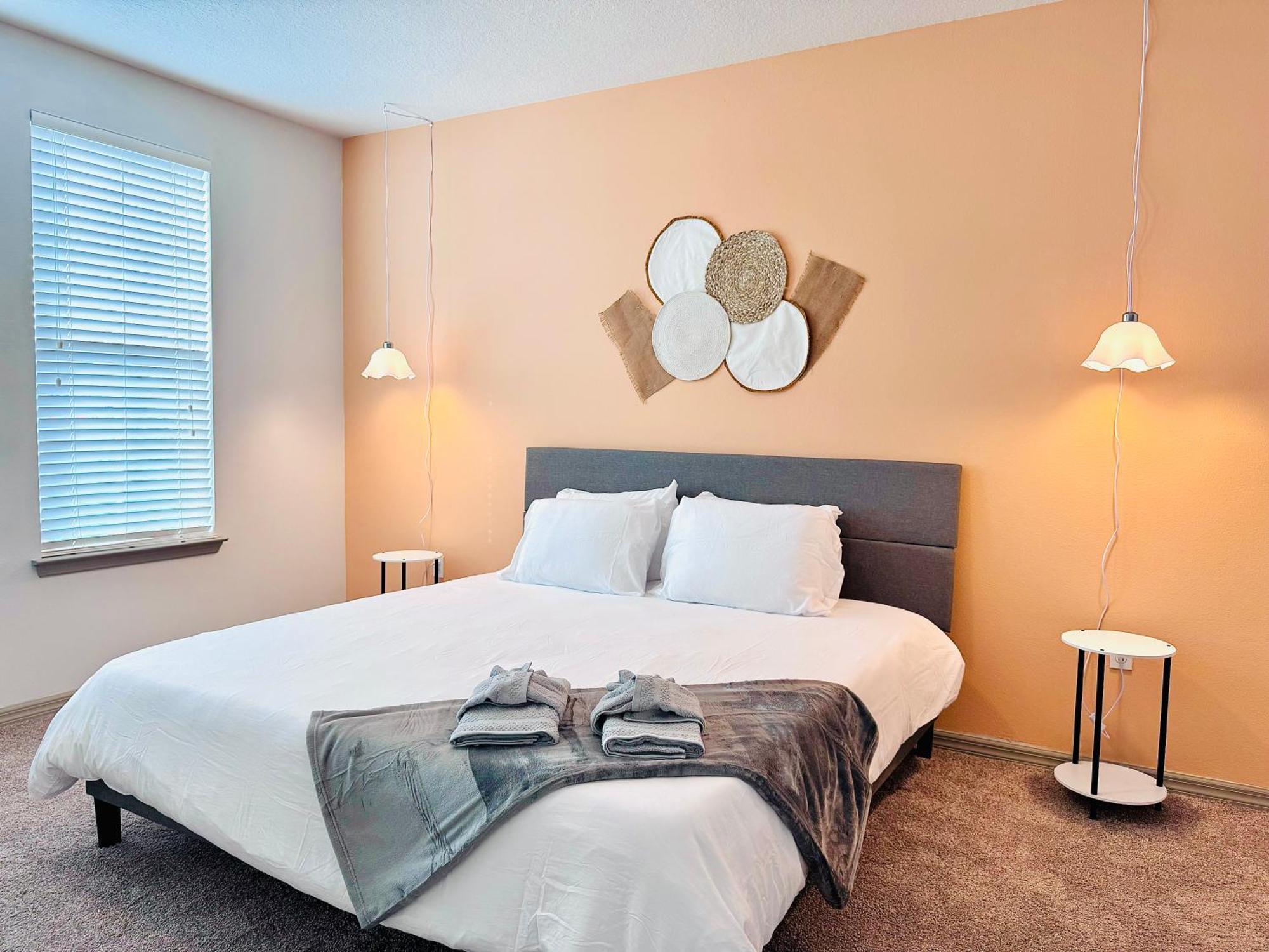 Apartment Entire With Relaxing King Bed, Pets Welcome, 15 Min To Parks, Resort-style Amenities *
