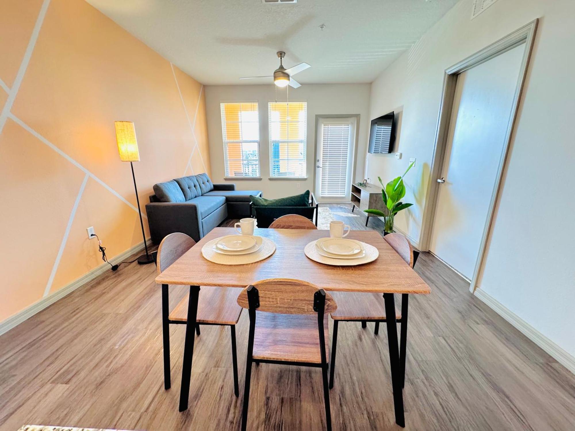Entire With Relaxing King Bed, Pets Welcome, 15 Min To Parks, Resort-style Amenities Kissimmee