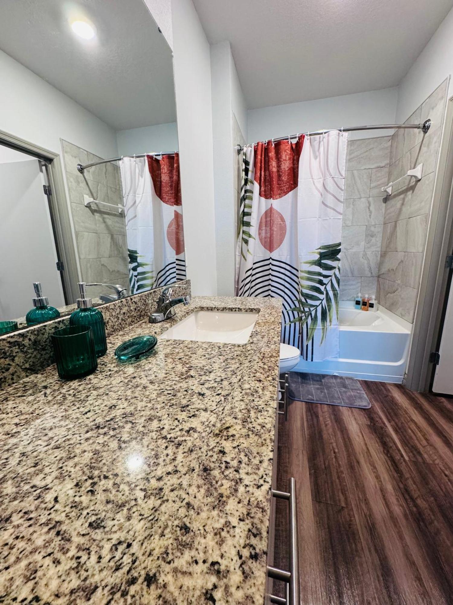 Entire With Relaxing King Bed, Pets Welcome, 15 Min To Parks, Resort-style Amenities *